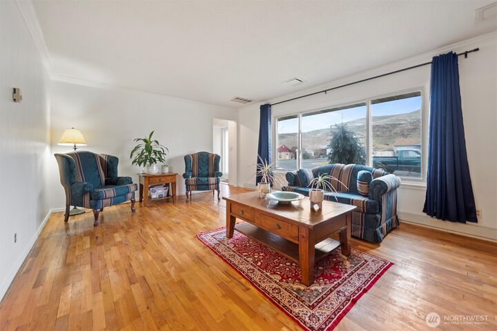 Property Photo: 1162 D Street SW WA 98823