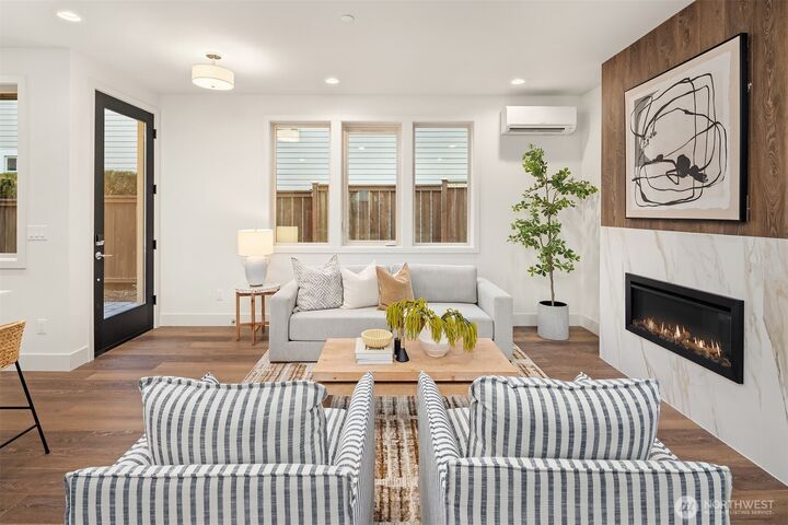 Property Photo:  639  18th Avenue W  WA 98033 