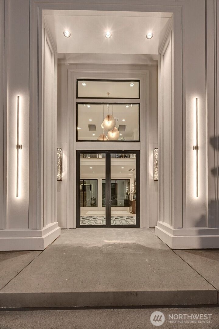 Property Photo: 2837 Evergreen Point Road WA 98039