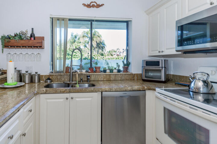 Property Photo:  5570 Piping Rock Drive  FL 33437 