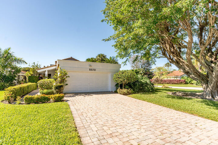 Property Photo:  5570 Piping Rock Drive  FL 33437 