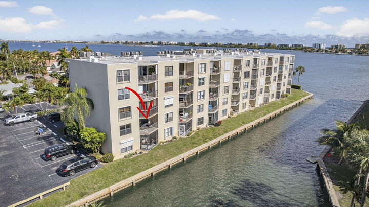 Property Photo: 896 N Federal Highway 225 FL 33462