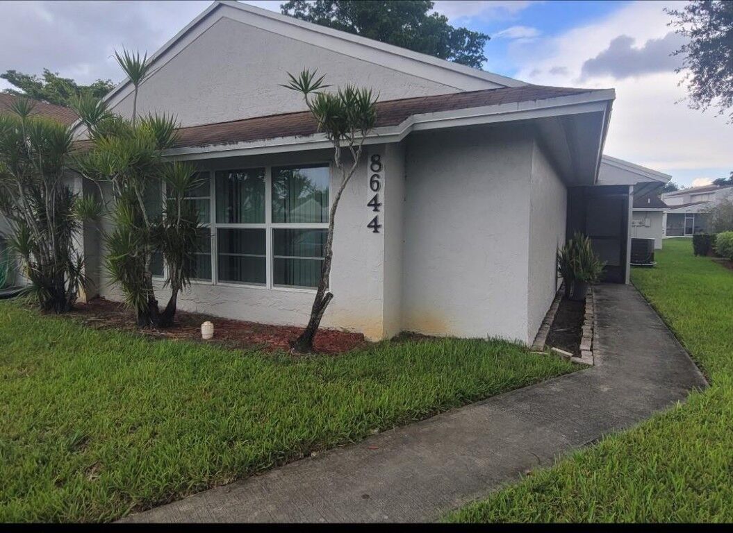 Property Photo:  8644 Bridle Path Court 200  FL 33328 