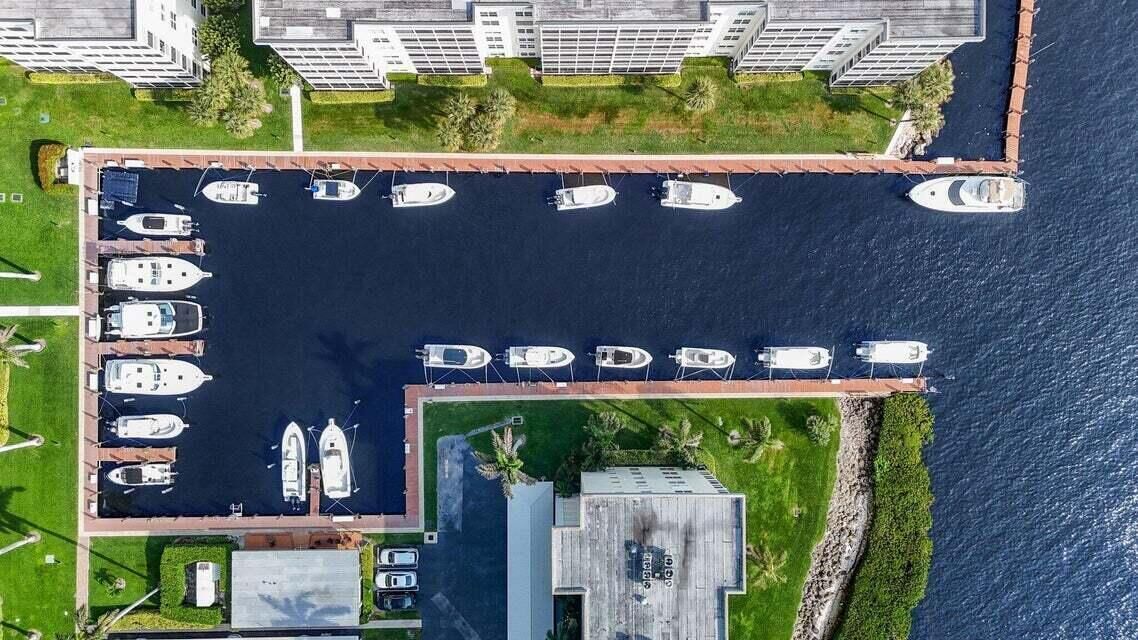 Property Photo:  1 Harbourside Drive 1106  FL 33483 