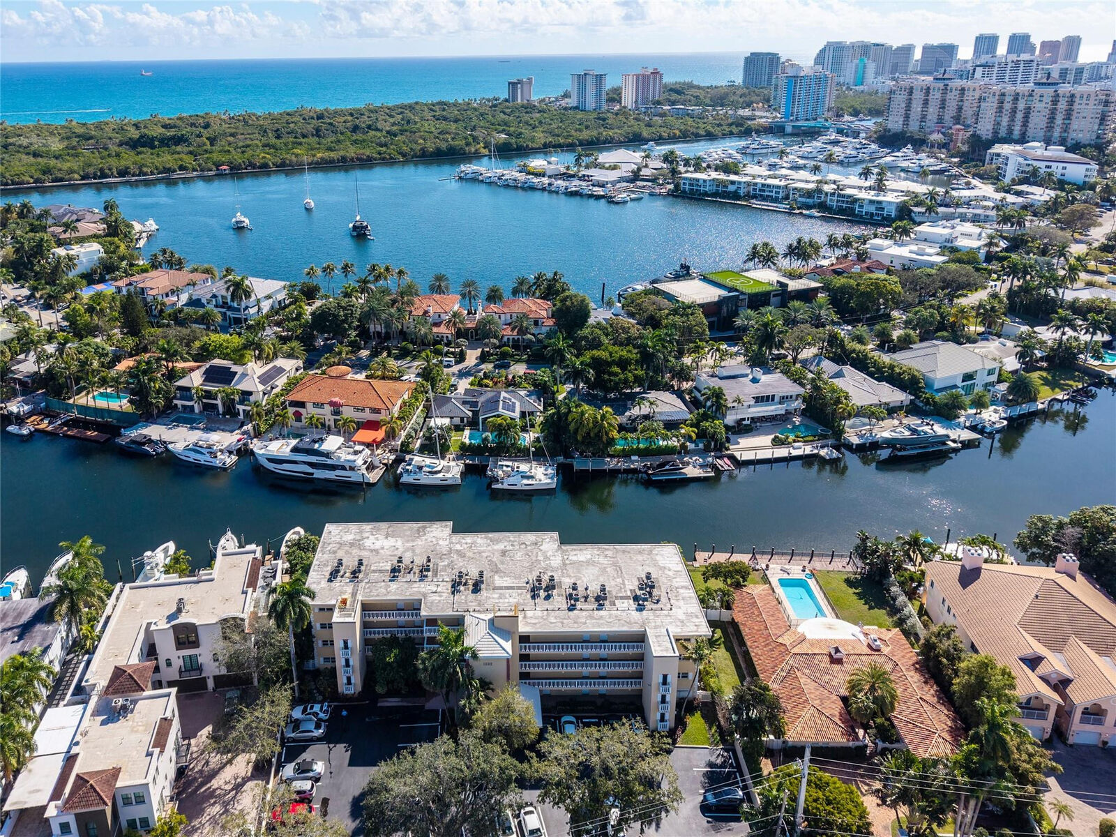 Property Photo:  1332 Bayview Drive 401  FL 33304 