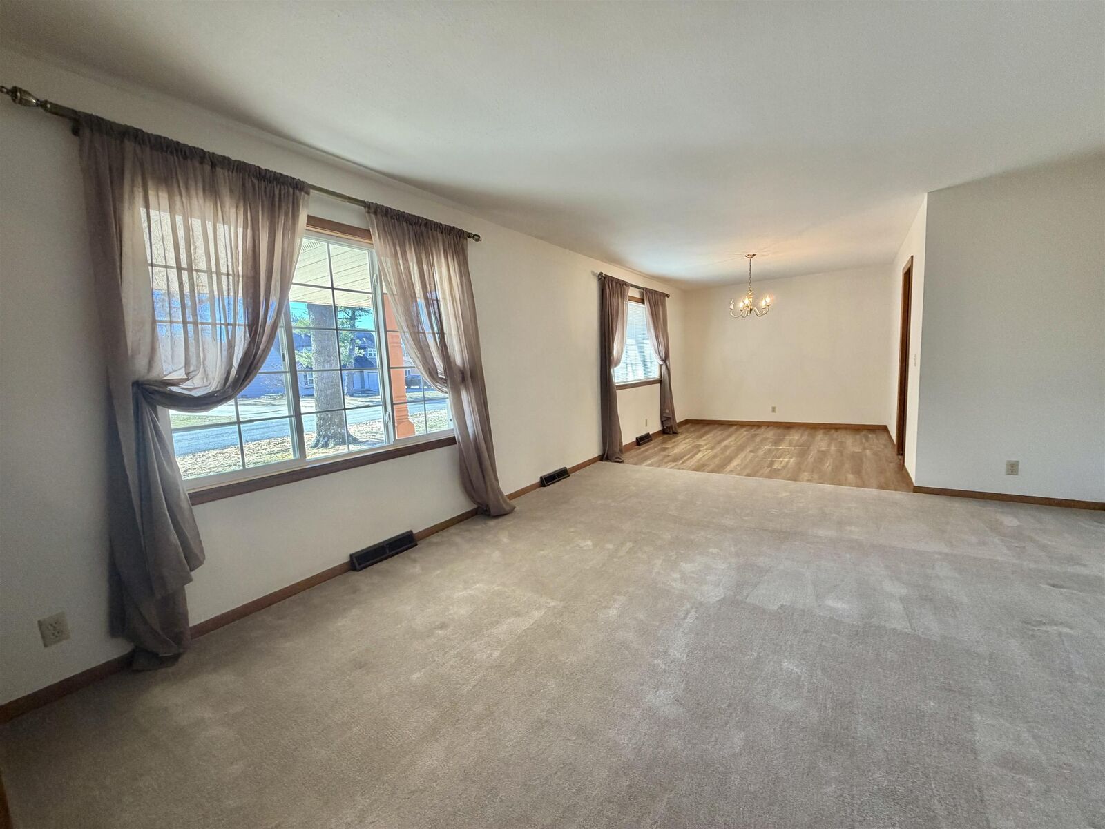 Property Photo:  6002 E 17th  KS 67208 
