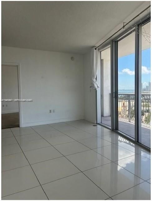 Property Photo:  1750 N Bayshore Dr 1714  FL 33132 