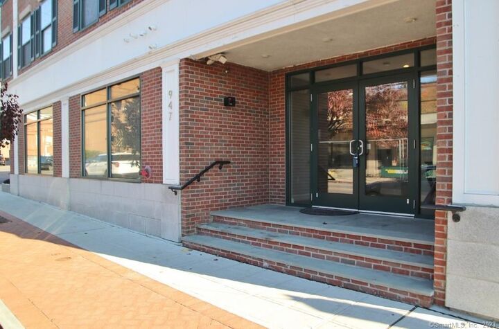 Property Photo:  947 Hope Street 402  CT 06907 
