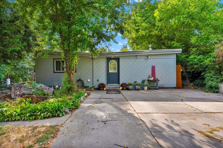 Property Photo: 7501 N Orchard Prairie Rd WA 99217