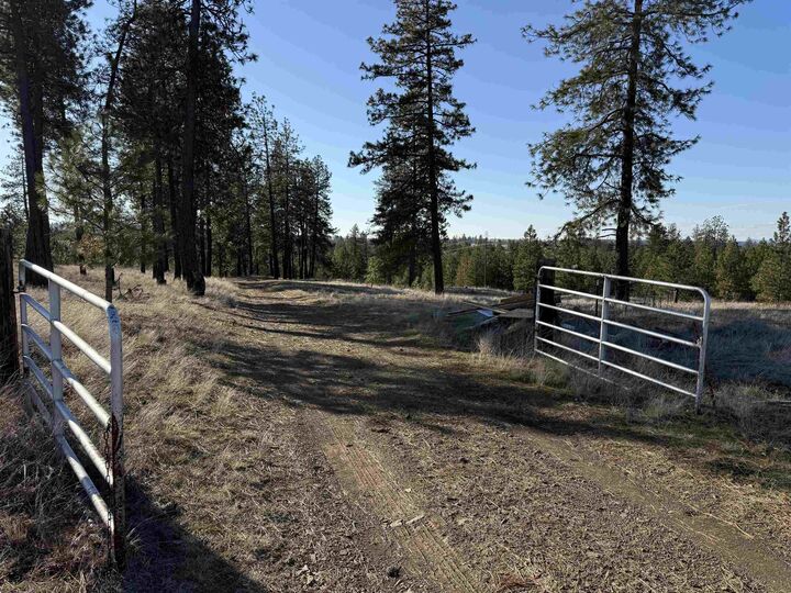 Property Photo:  15211 N Wood Rd  WA 99026 