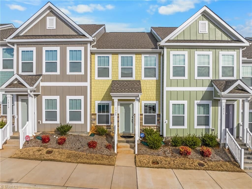 Property Photo:  1825 Ardmore Commons Drive  NC 27103 