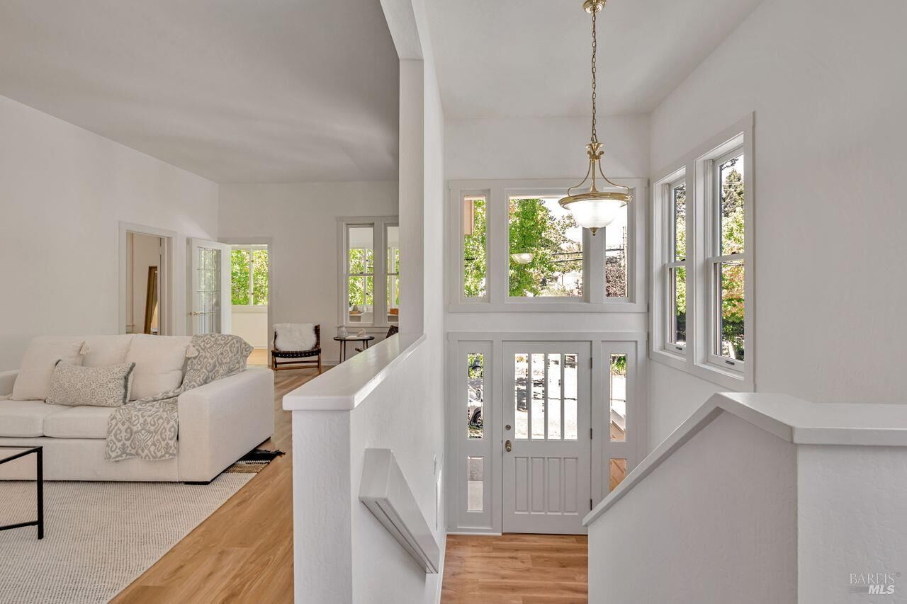 Property Photo:  105 Bayview Street  CA 94901 