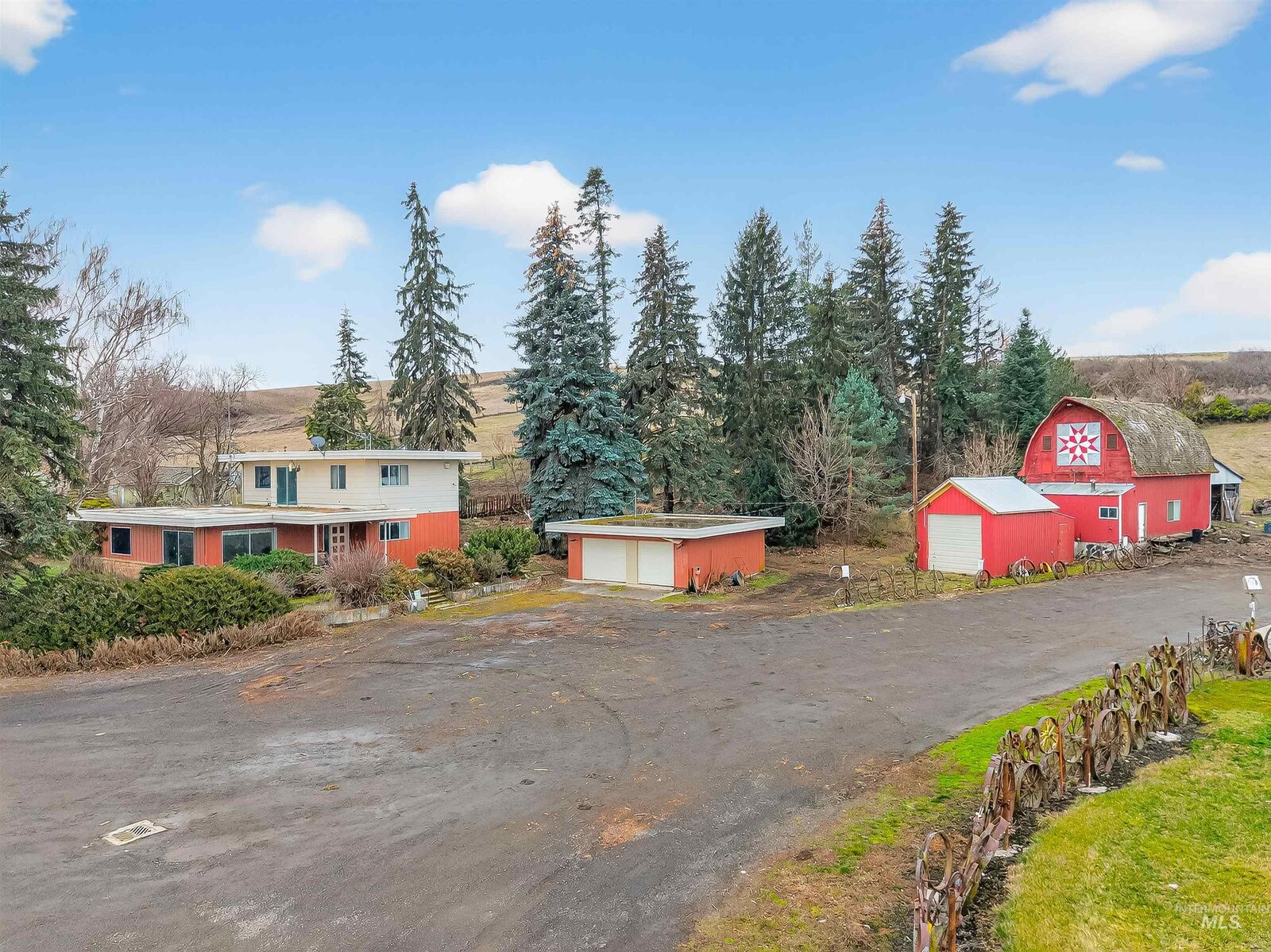Property Photo: 409 N Parkway WA 99179