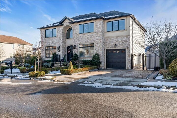 Property Photo:  40 Dintree Lane  NY 10307 