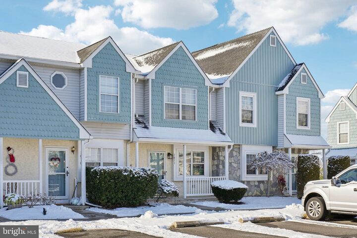 Property Photo:  1011 Hillsboro Court  NJ 08080 