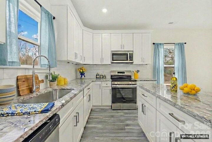 Property Photo:  914 Wilmington Avenue  NC 28677 