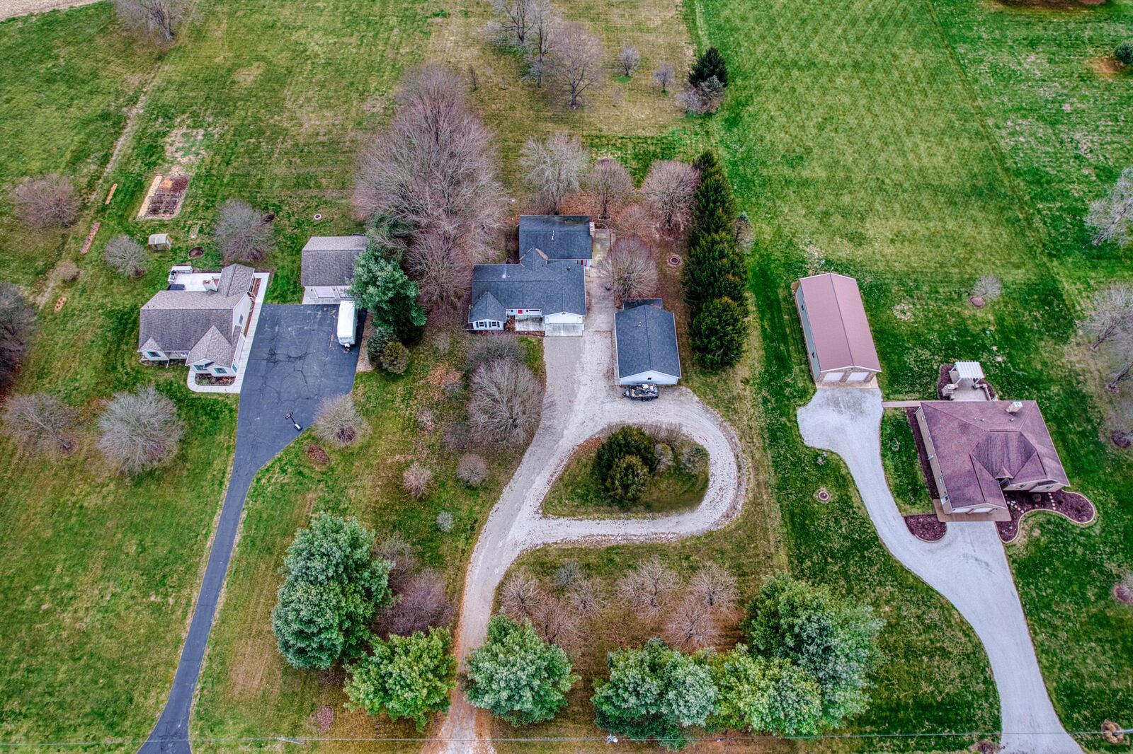 Property Photo:  5400 Chestnut Hills NE Road  OH 43055 