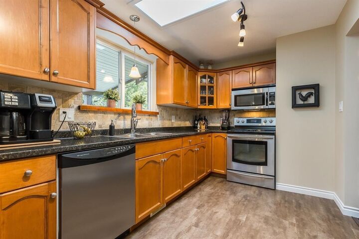 Property Photo:  33265 Hawthorne Avenue  BC V2V 5B6 