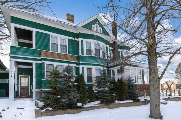 Property Photo:  261 E 8th Street  PA 16503 