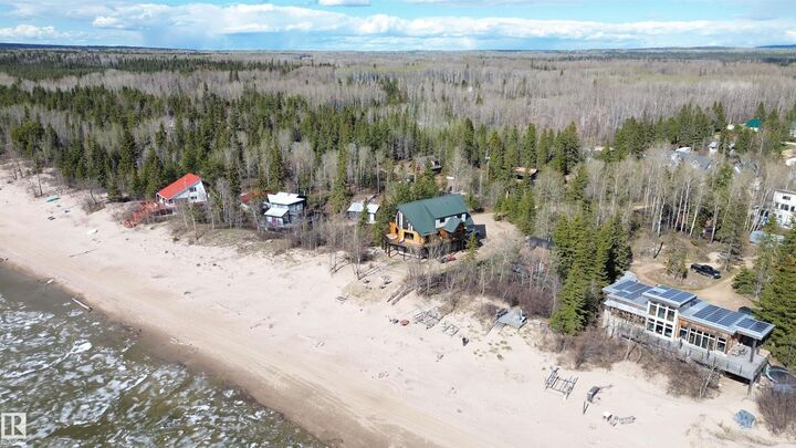 Property Photo: 9 Upper Crescent AB T0G 2A0