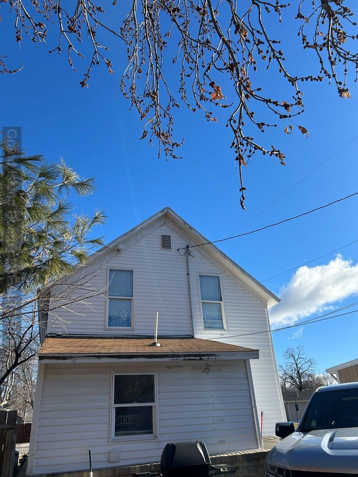 Property Photo: 814 NE Saint Paul Rd. NE 68801