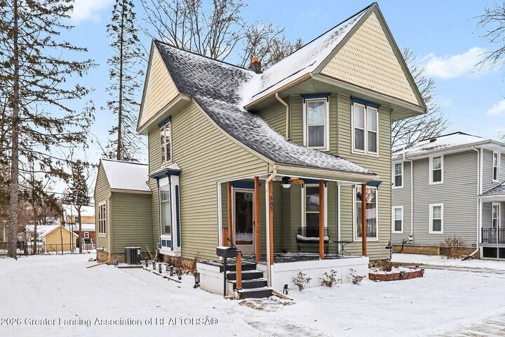 Property Photo:  305 E Middle Street  MI 48895 