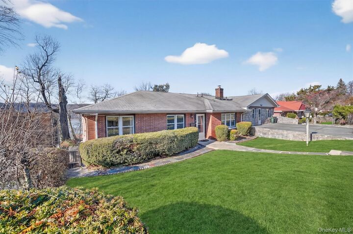 Property Photo:  43 Arthur Place  NY 10701 