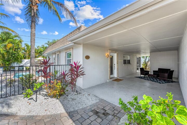 Property Photo:  1123 Crescent Street 1123/1125  FL 34242 