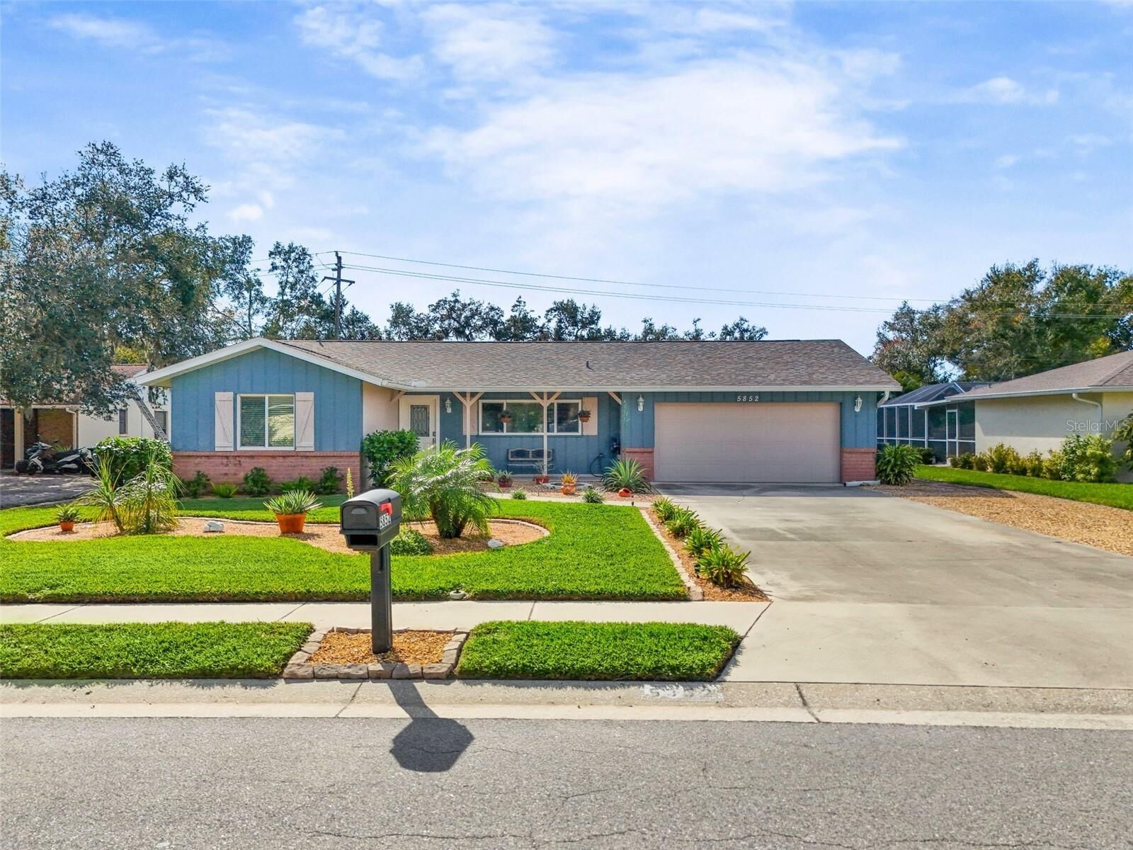 Property Photo:  5852 Whistlewood Circle  FL 34232 