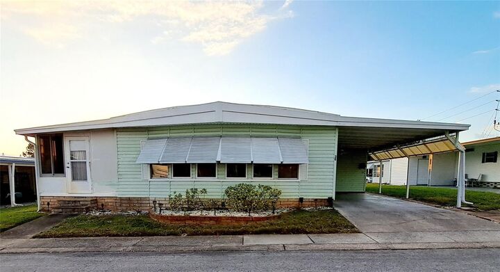 Property Photo:  36 Maple Leaf Court  FL 34684 