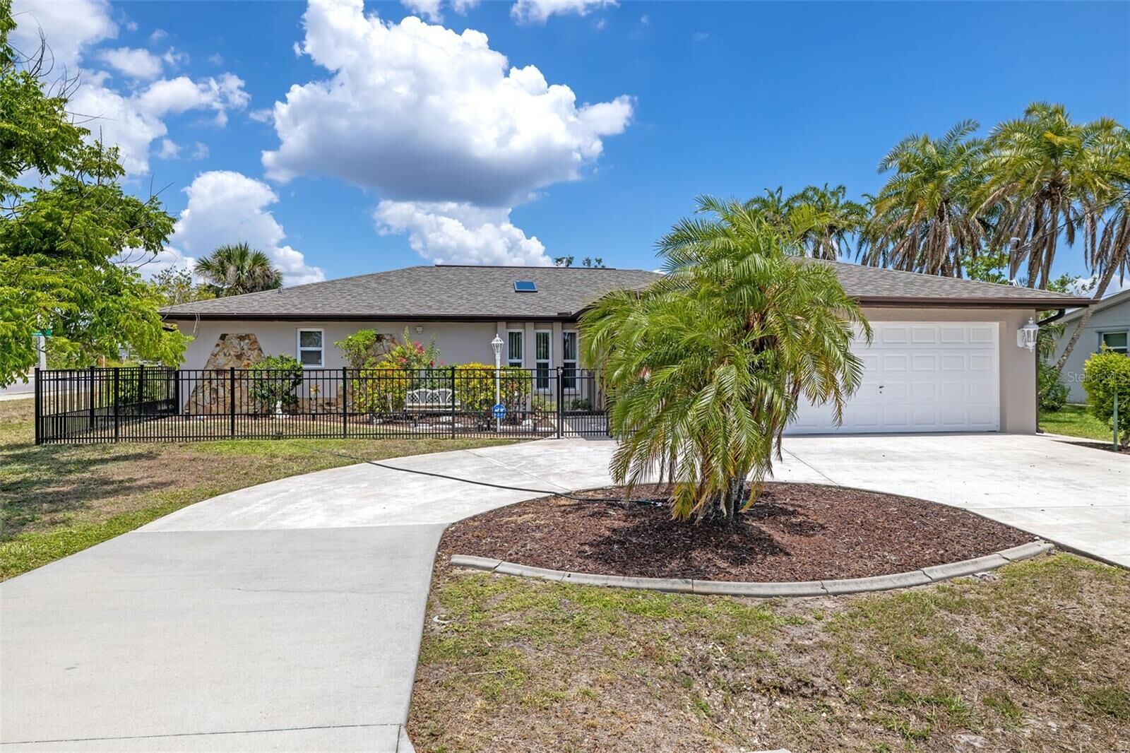 Property Photo: 2132 Abscott Street FL 33952