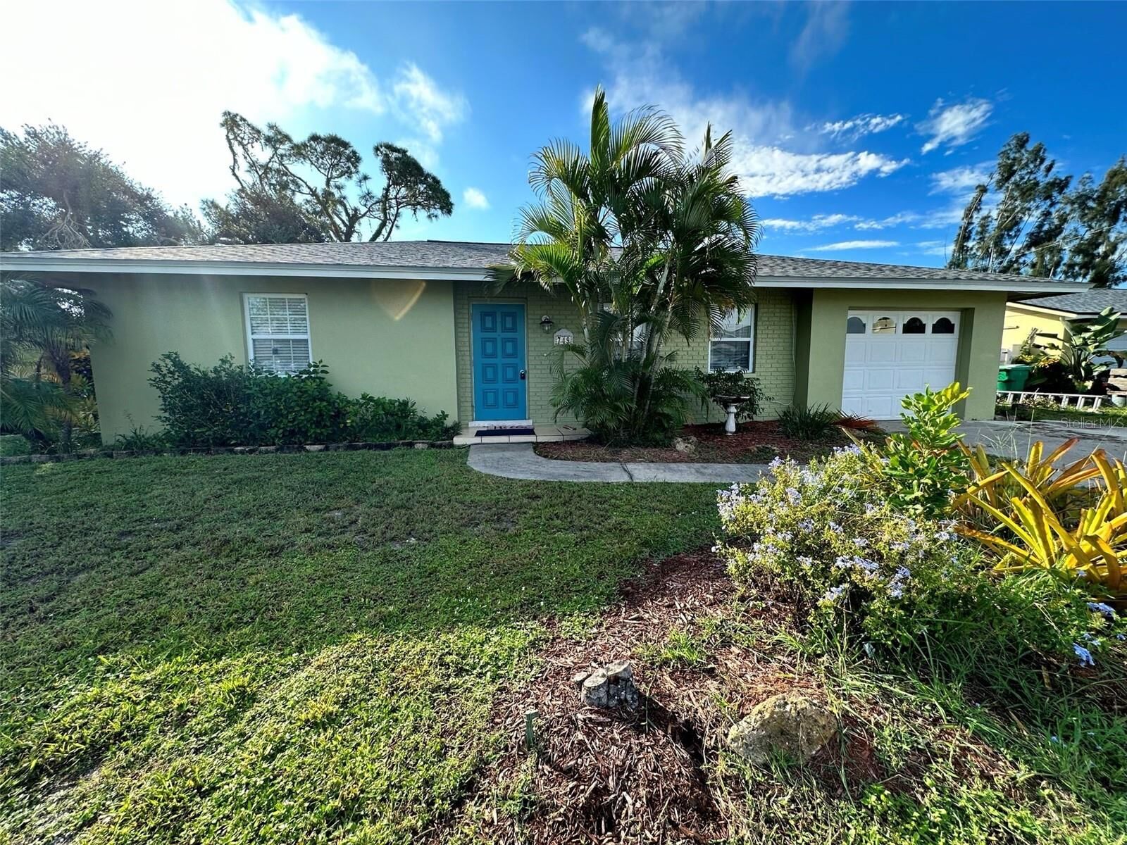 Property Photo:  749 Hartford Drive NW  FL 33952 