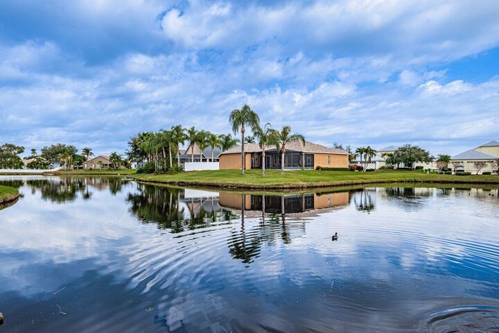 Property Photo:  605 Vallance Way NE  FL 33716 