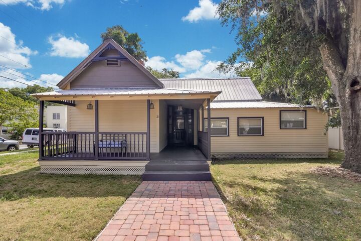 Property Photo:  21 N Beaumont Avenue  FL 34741 