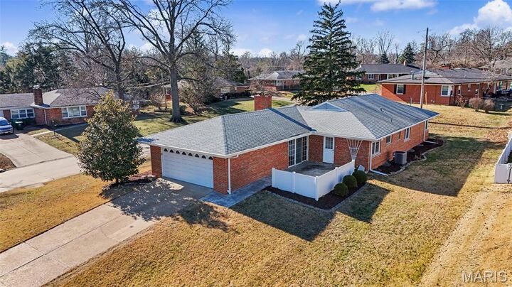 Property Photo:  1400 Norman Place  MO 63122 