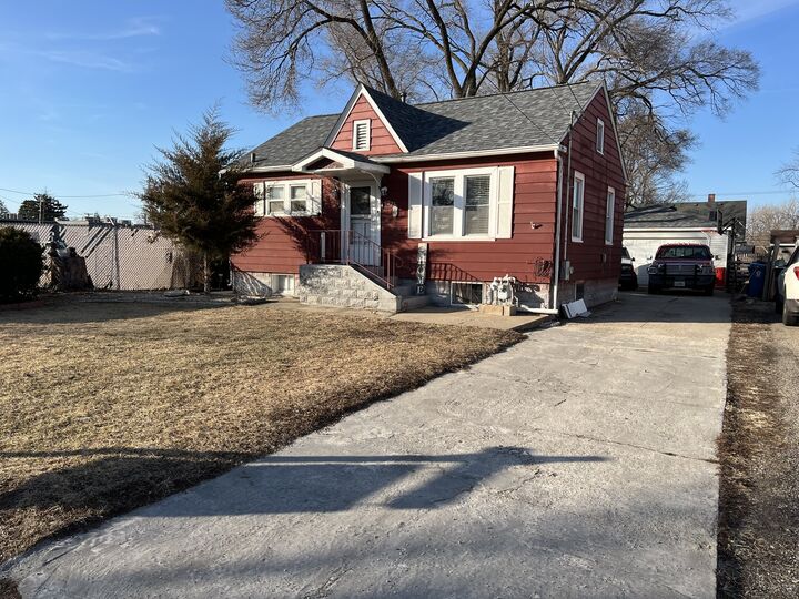 Property Photo:  1035 Allaire Avenue  IL 60506 