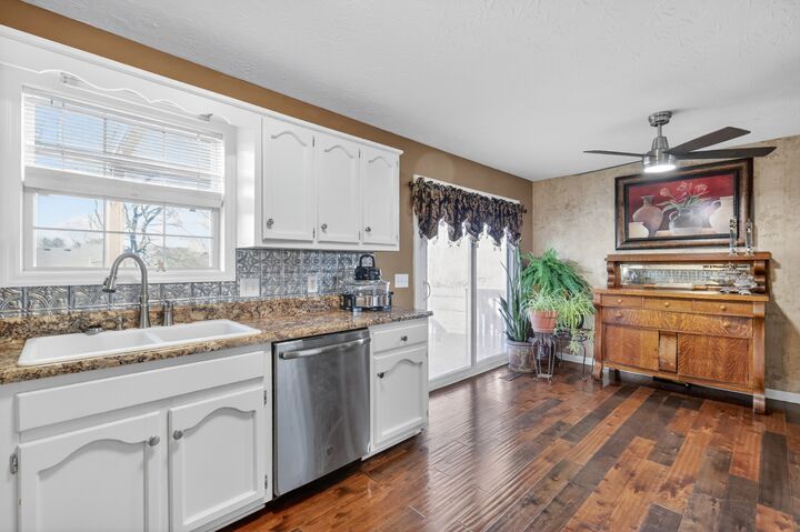 Property Photo:  105 Hunterwood Dr  TN 37188 