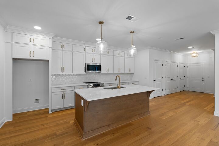 Property Photo:  2001 Gildridge Dr 202  TN 37221 