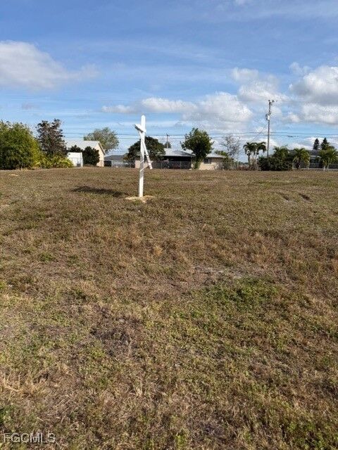 Property Photo:  2139 SE 8th Place  FL 33990 