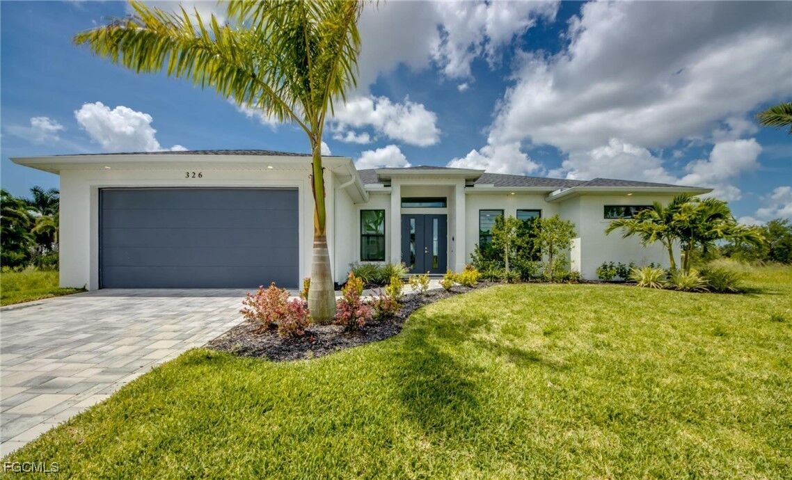 Property Photo:  326 SW 31st Terrace  FL 33914 