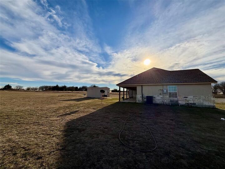 Property Photo:  487 County Road 2622  TX 76234 