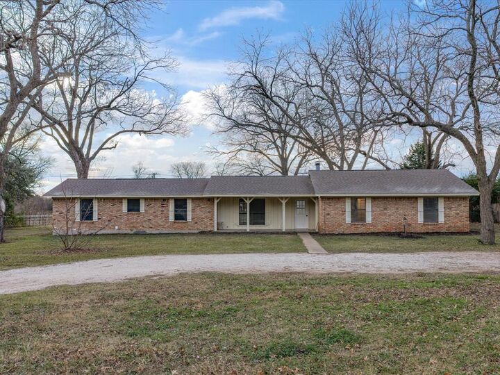 Property Photo: 514 Dallas Street TX 76651