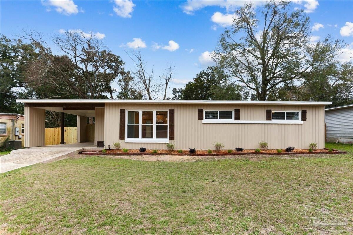 Property Photo:  207 Alton Rd  FL 32507 