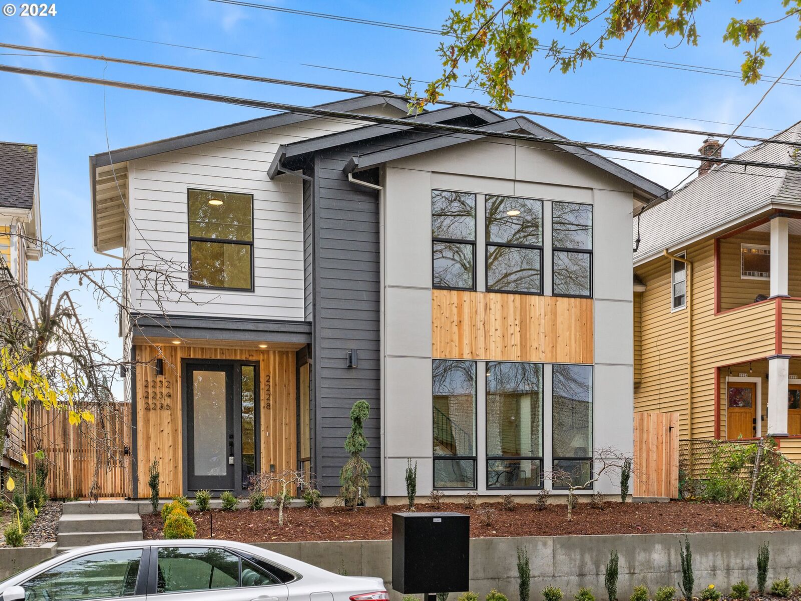 Property Photo:  2232 SE Ankeny St 2  OR 97214 