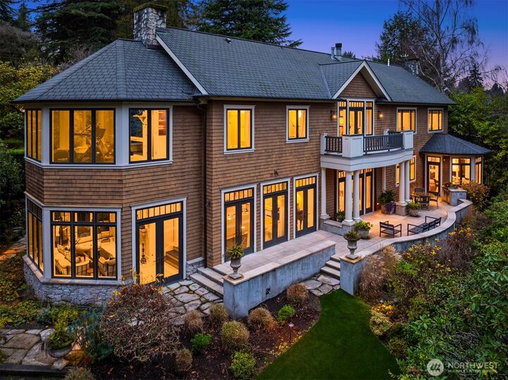 Property Photo:  3814 E John Street  WA 98112 