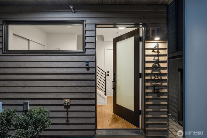 Property Photo:  4408 E  50th Avenue S  WA 98118 