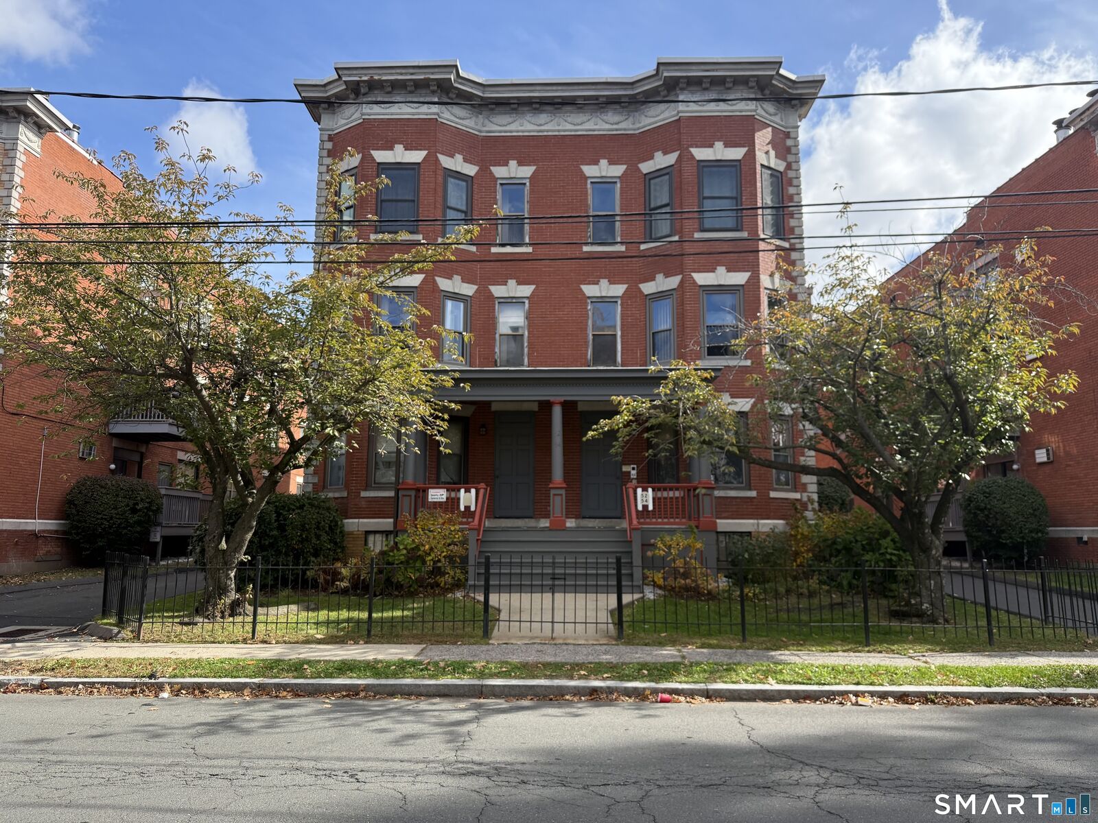 Property Photo:  52 Atwood Street Apt 3B  CT 06105 