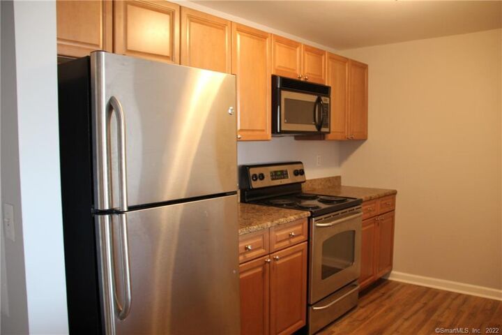 Property Photo:  300 Broad Street 607  CT 06902 