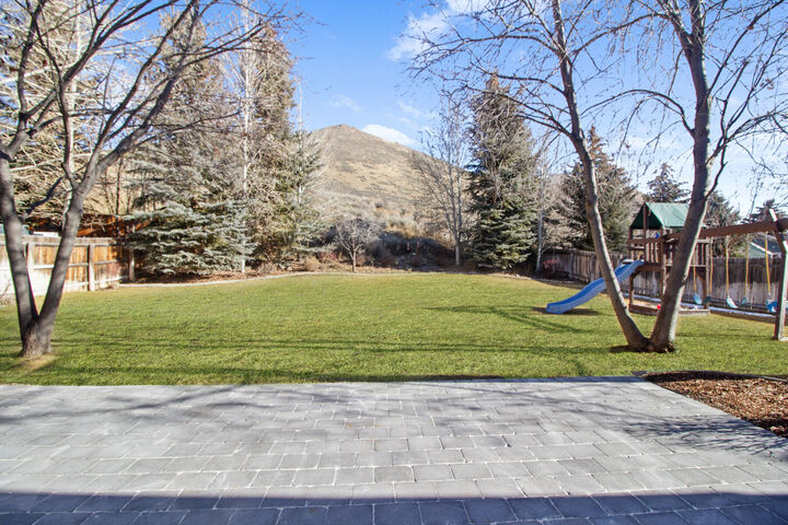 Property Photo:  2040 Winterhaven Dr  ID 83333 