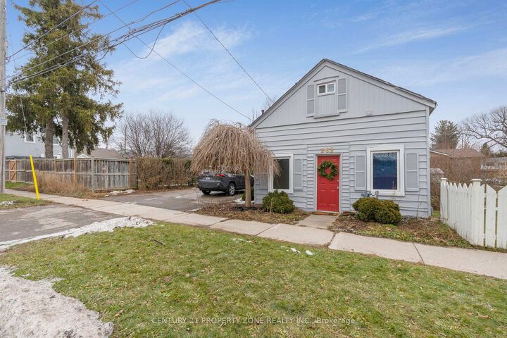 Property Photo:  262 Pine Street  ON L9T 1K5 